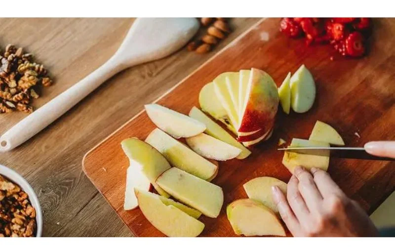 Can Cats Eat Apples