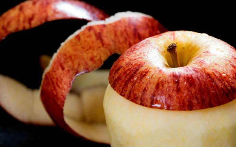 Can Cats Eat Apple Peels?